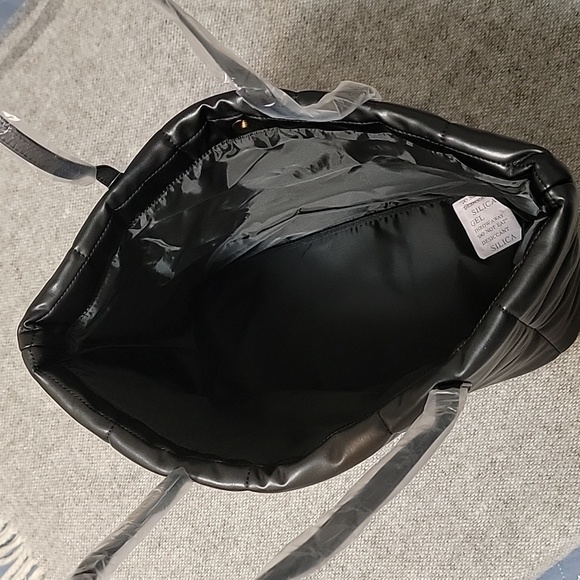 VS Faux Leather tote - Picture 5 of 5